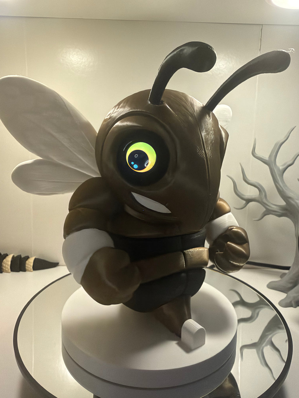 Electric Eyes Hornet